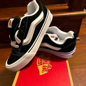 Vans Knu Skool Black and White BRAND NEW size W9/M 7.5